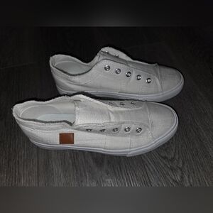 NWOT Womens Canvas Shoes Without Laces, Strechy Lip, Size 8.5